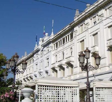 Le Grand Hotel Ричоне Екстериор снимка